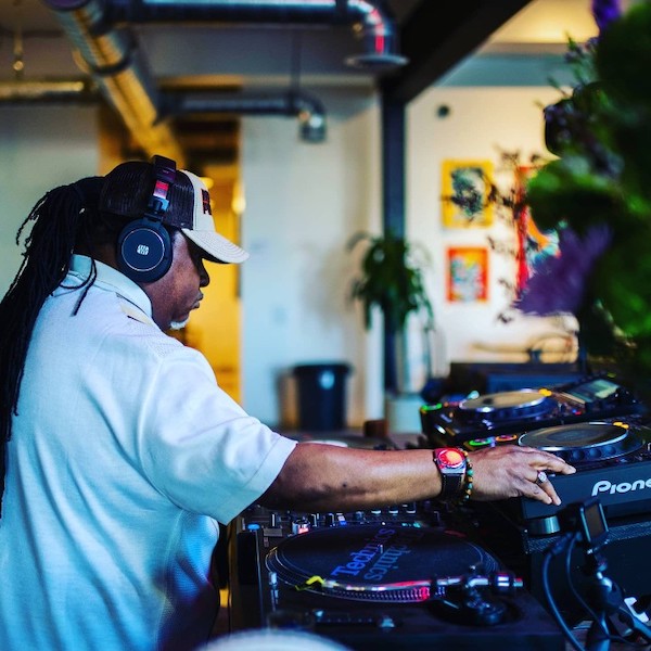 Shuya Okino – Give Your Love A Chance | Motion FM Worldwide